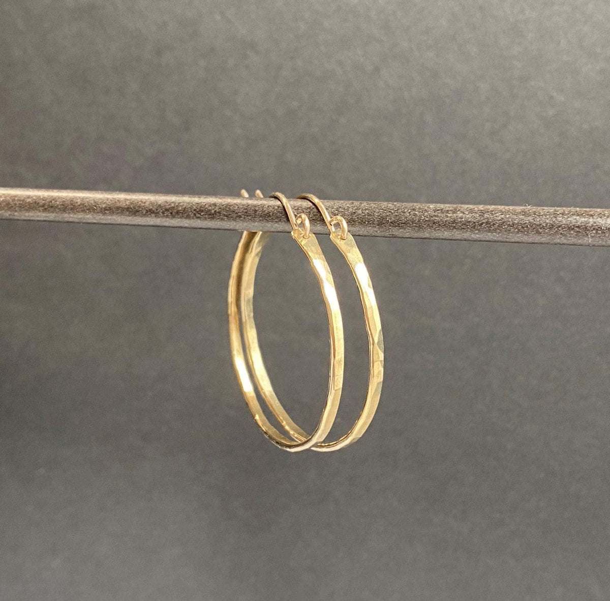 Flat front hammered medium gold hoop earrings