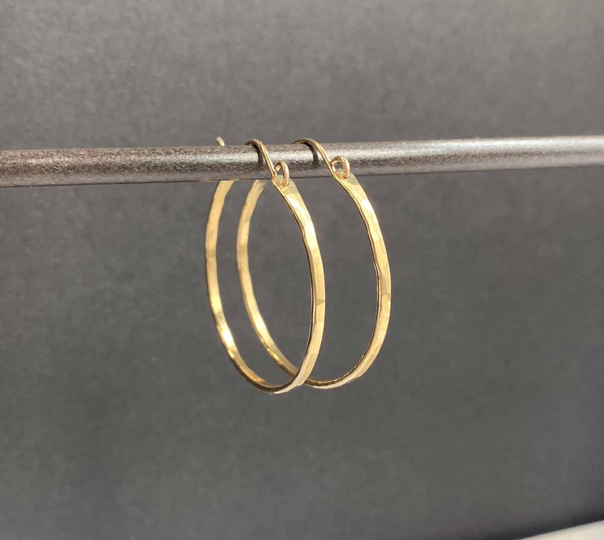 Flat front hammered medium gold hoop earrings